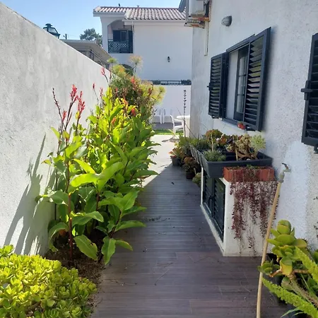 2 Steps From Lisbon Ferienhaus